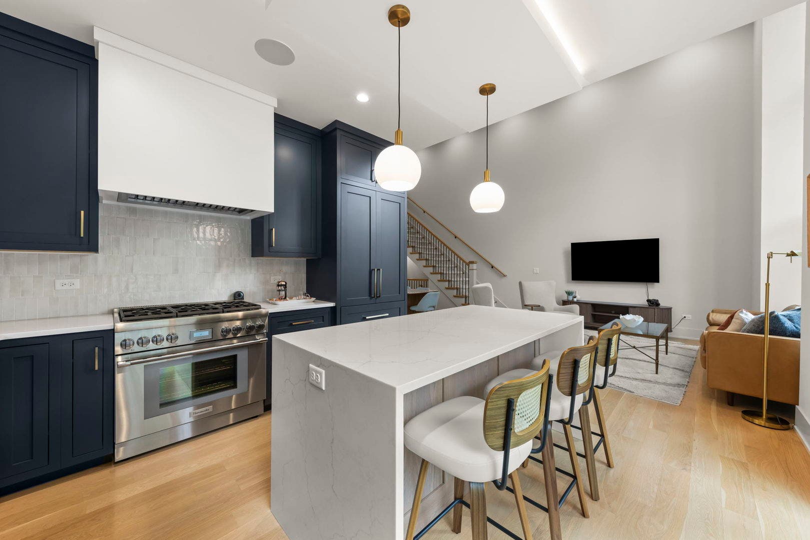 820 E Franklin Avenue, Naperville, IL 60540