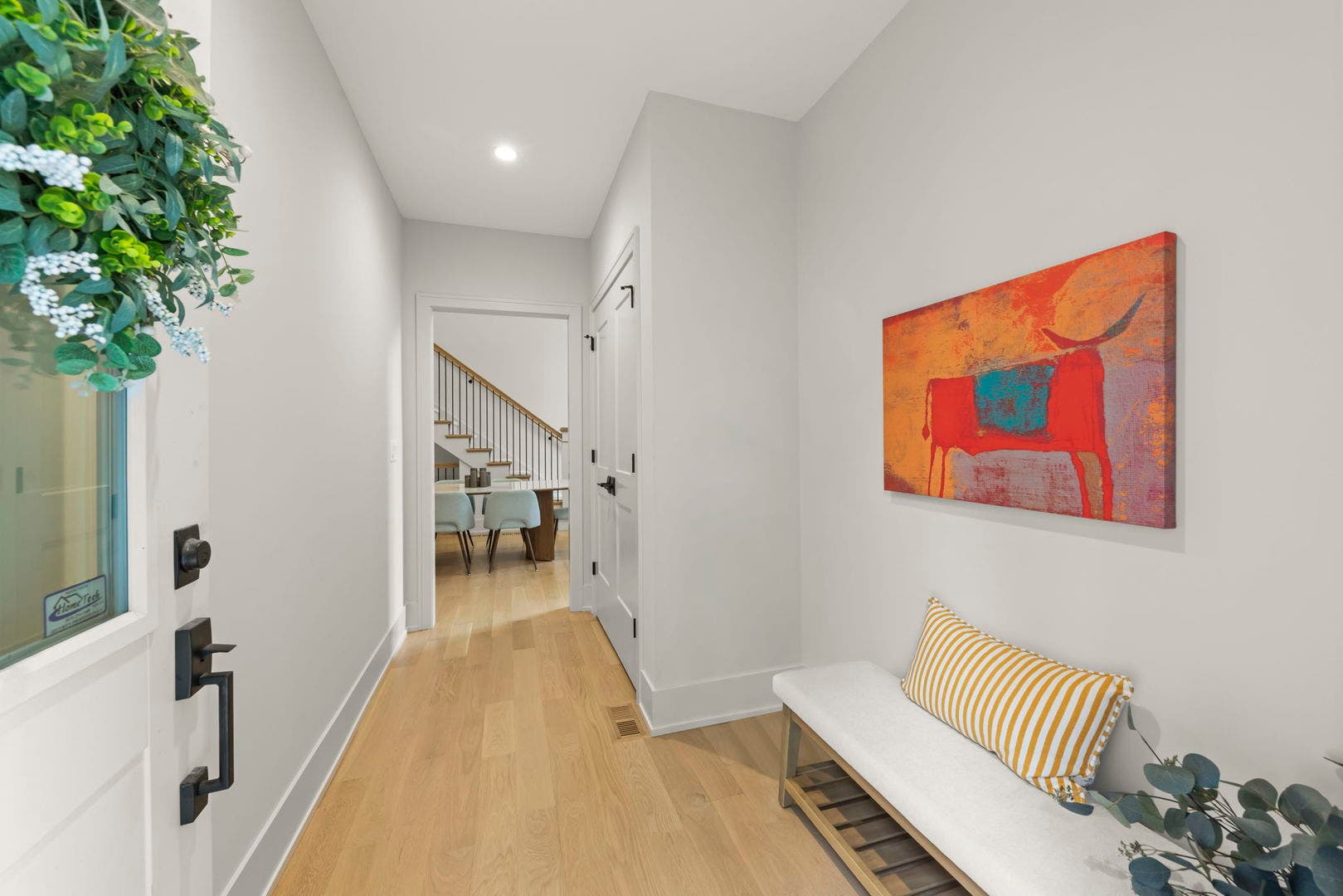 Private Entrance, Foyer