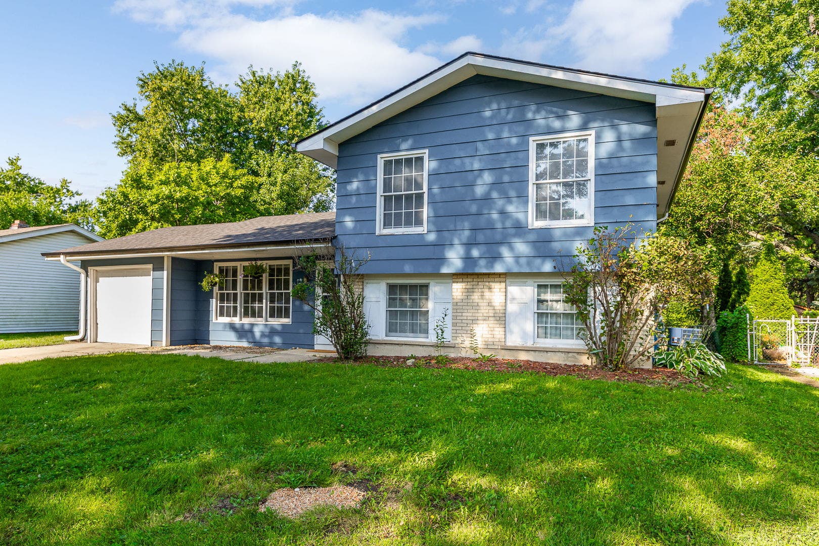 229 N Schmidt Road, Bolingbrook, IL 60440 229 N Schmidt Road, Bolingbrook, IL 60440