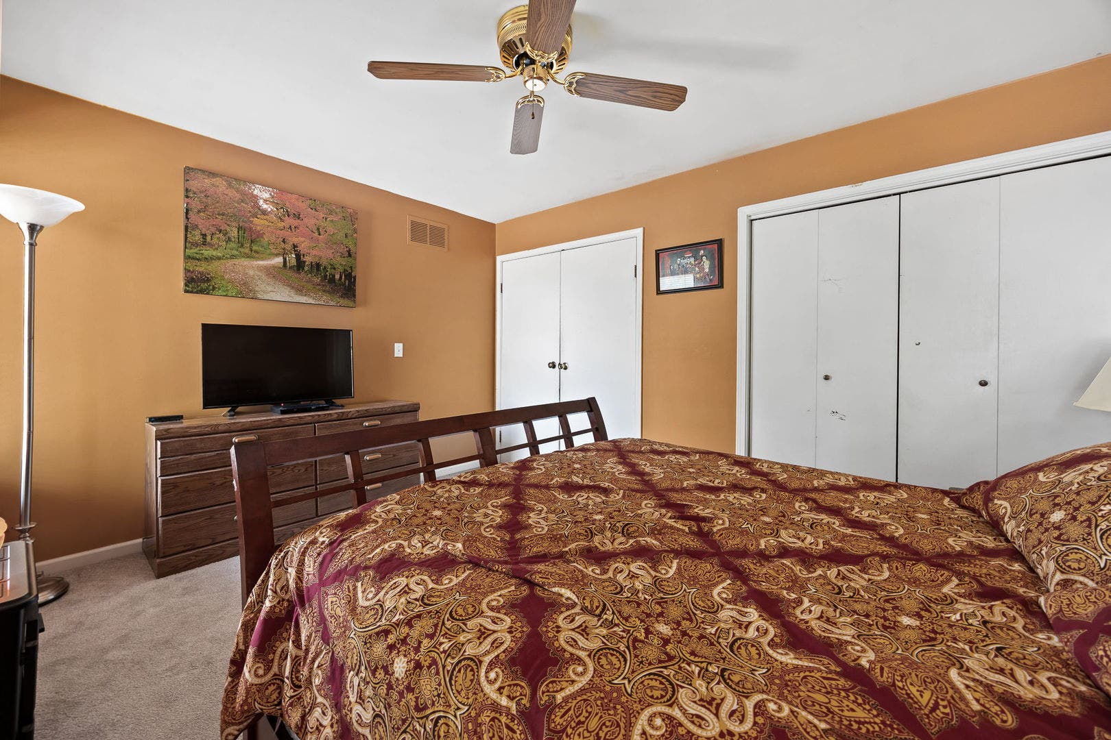 229 N Schmidt Road, Bolingbrook, IL 60440 229 N Schmidt Road, Bolingbrook, IL 60440