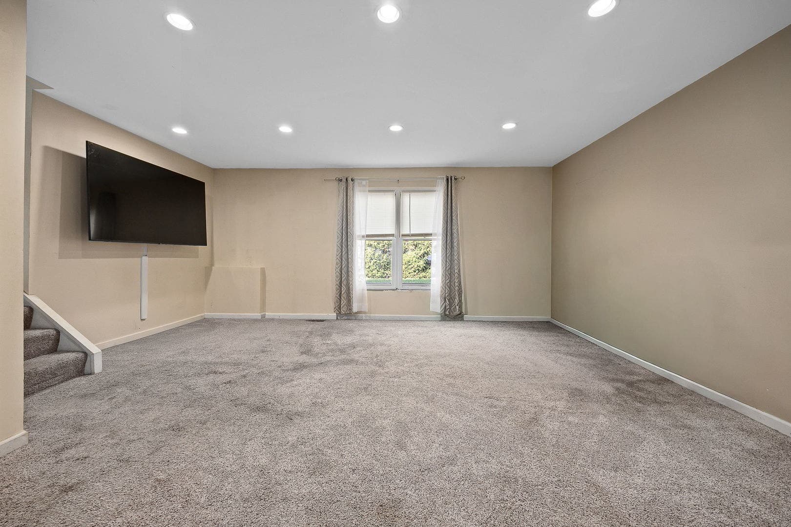 229 N Schmidt Road, Bolingbrook, IL 60440 229 N Schmidt Road, Bolingbrook, IL 60440