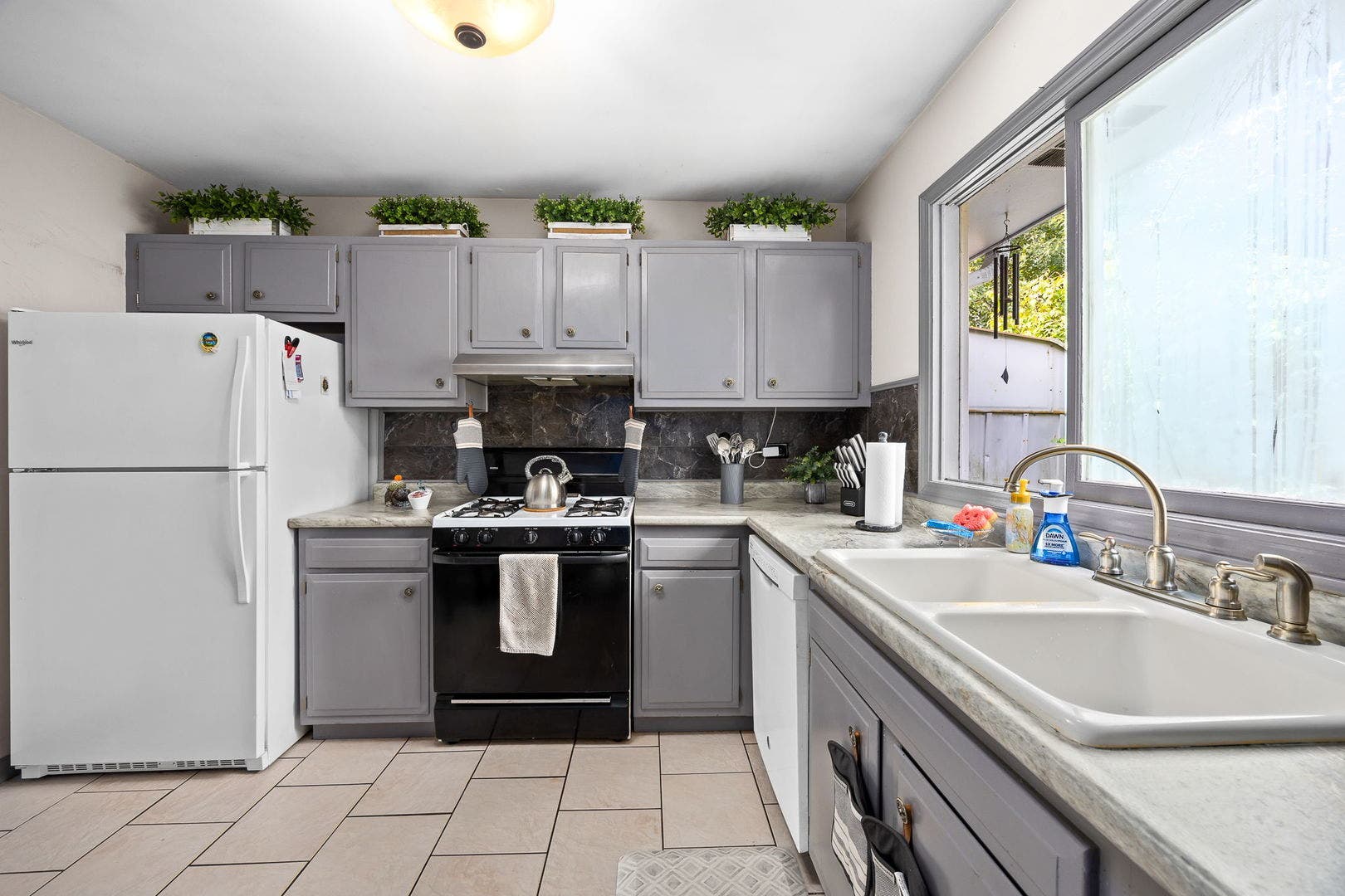 229 N Schmidt Road, Bolingbrook, IL 60440 229 N Schmidt Road, Bolingbrook, IL 60440