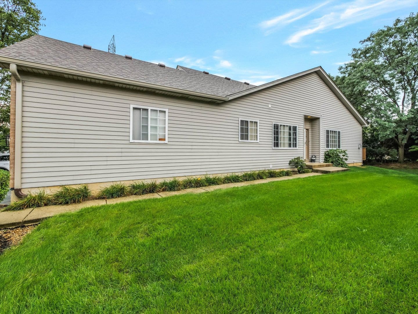 1321 Dancing Bear Lane, Elgin, IL 60120 1321 Dancing Bear Lane, Elgin, IL 60120