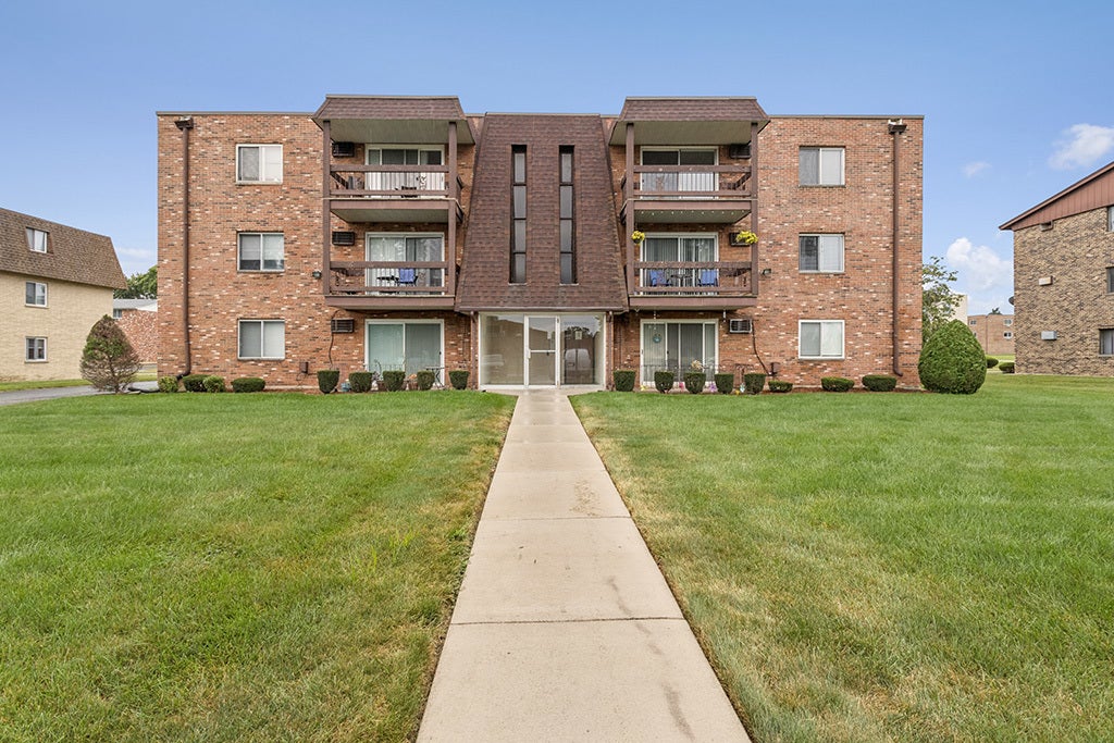 5728 128th Street, #1B, Crestwood, IL 60418 5728 128th Street, #1B, Crestwood, IL 60418