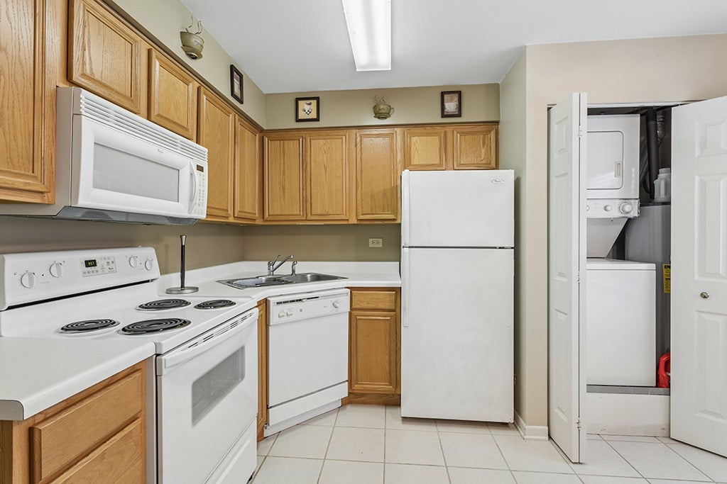5728 128th Street, #1B, Crestwood, IL 60418 5728 128th Street, #1B, Crestwood, IL 60418