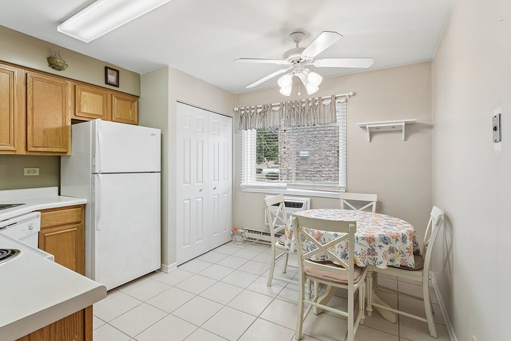 5728 128th Street, #1B, Crestwood, IL 60418 5728 128th Street, #1B, Crestwood, IL 60418