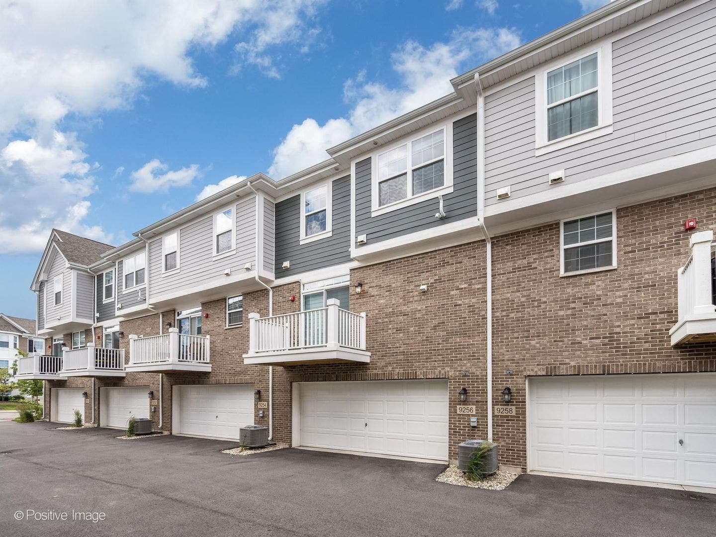 9256 Harlowe Lane, Orland Park, IL 60462