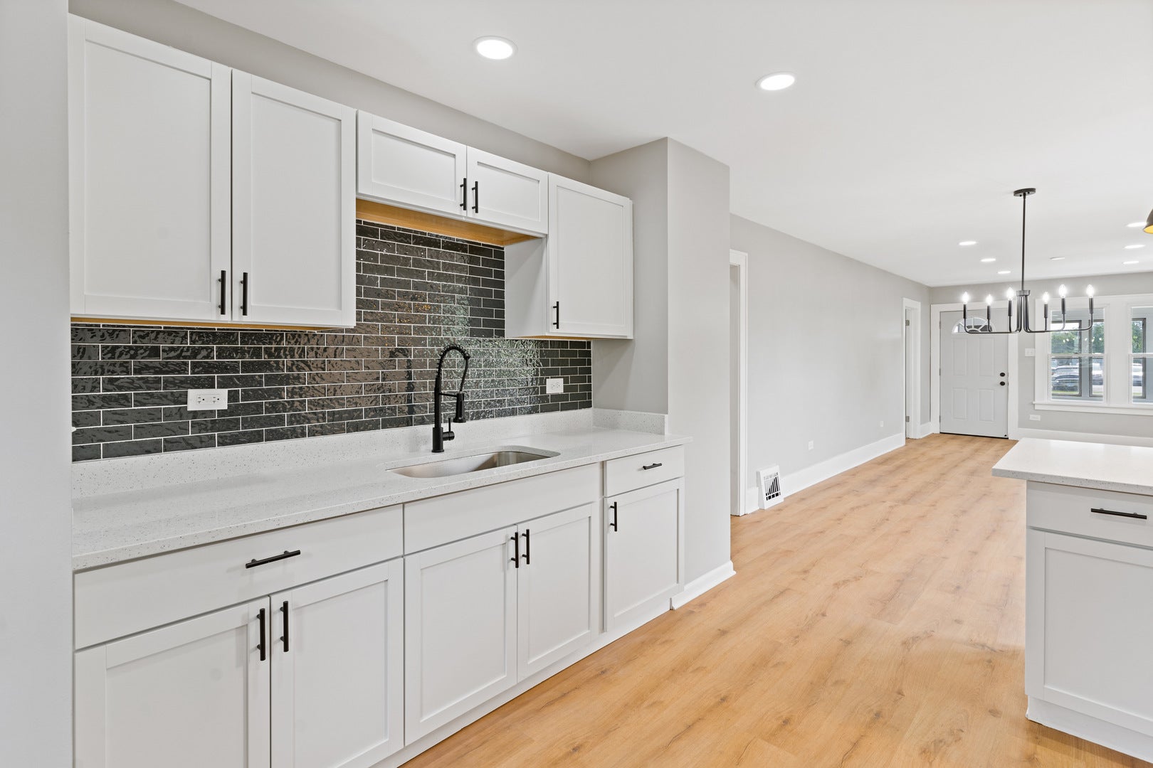 1021 Oliver Avenue, Aurora, IL 60506