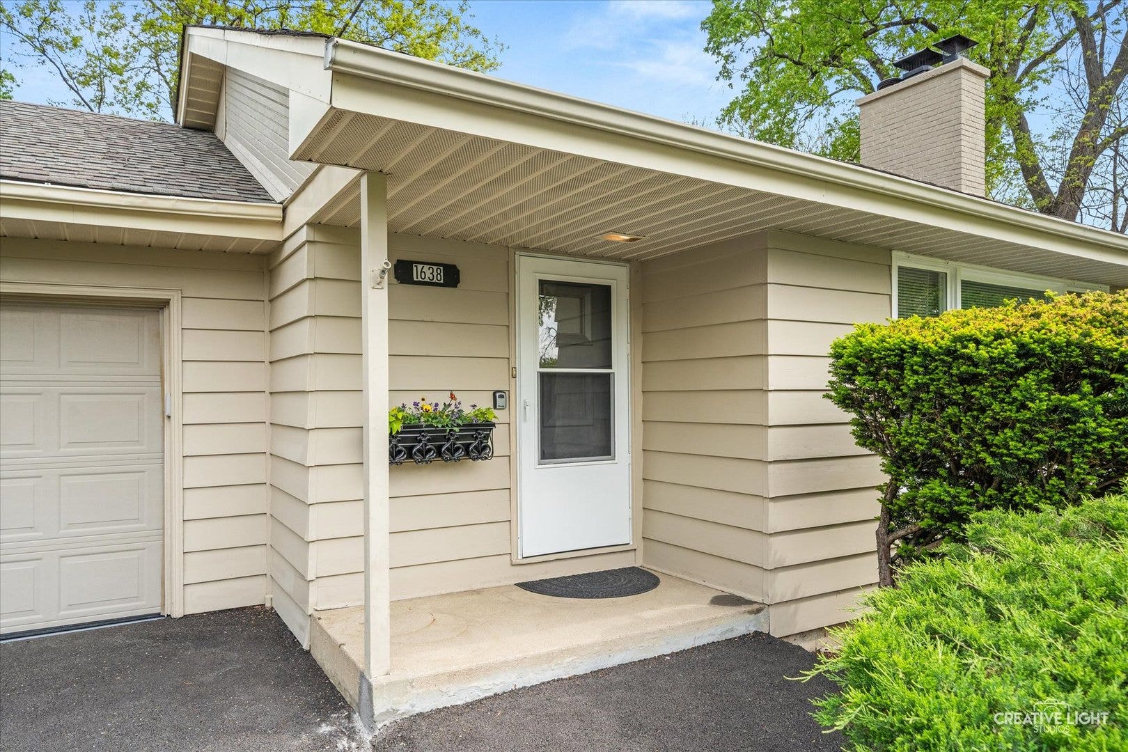 1638 VIRGINIA Street, Downers Grove, IL 60515 Entry
