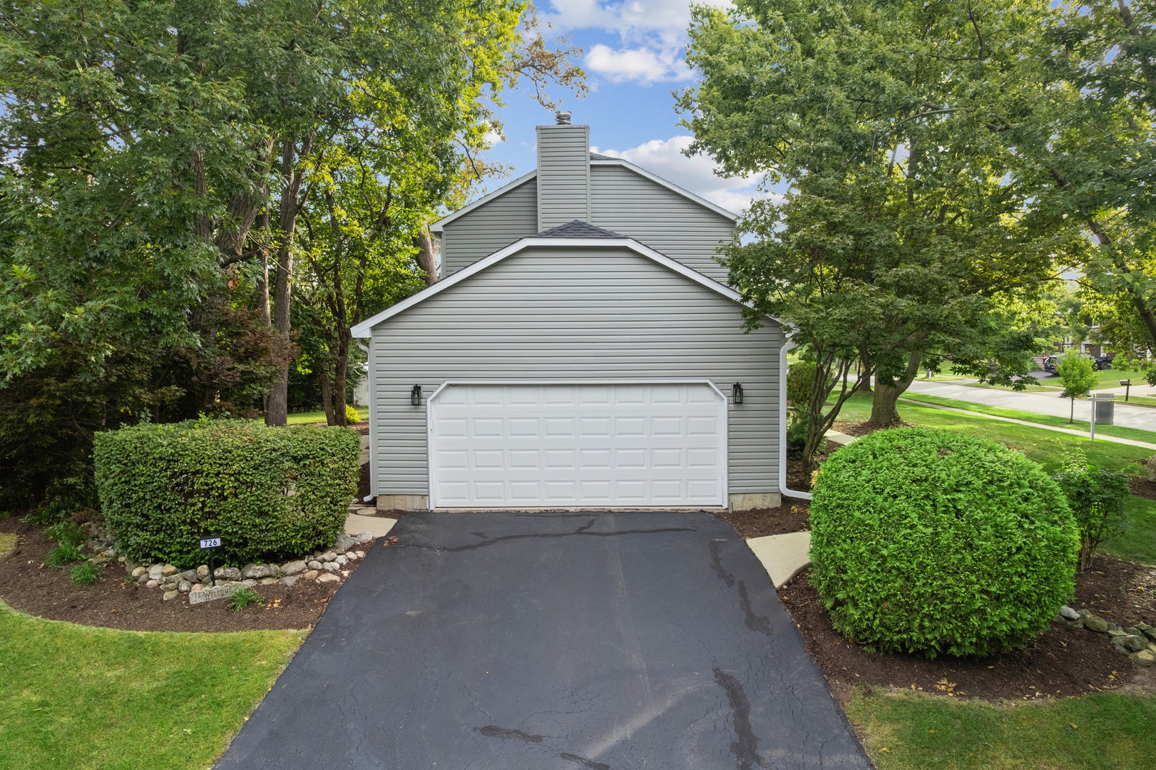 726 Dorchester Drive, Bolingbrook, IL 60440 726 Dorchester Drive, Bolingbrook, IL 60440