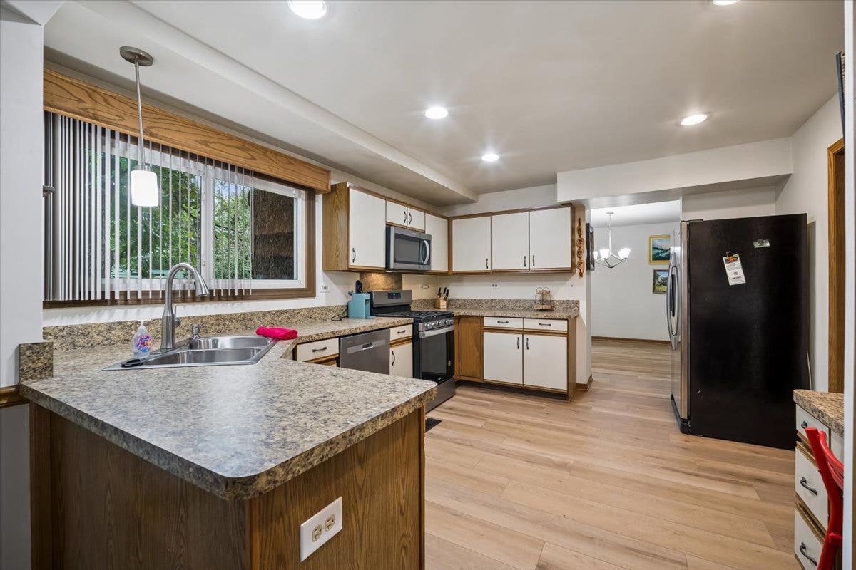 726 Dorchester Drive, Bolingbrook, IL 60440 726 Dorchester Drive, Bolingbrook, IL 60440