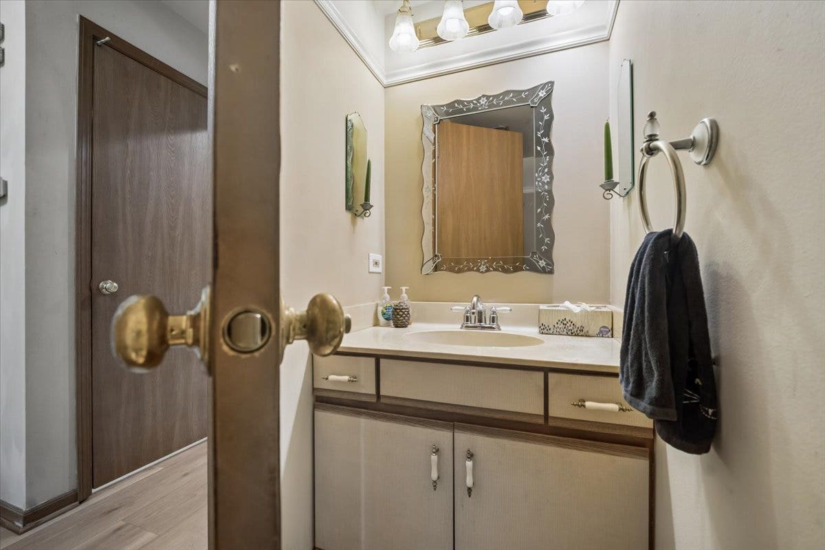 726 Dorchester Drive, Bolingbrook, IL 60440 726 Dorchester Drive, Bolingbrook, IL 60440