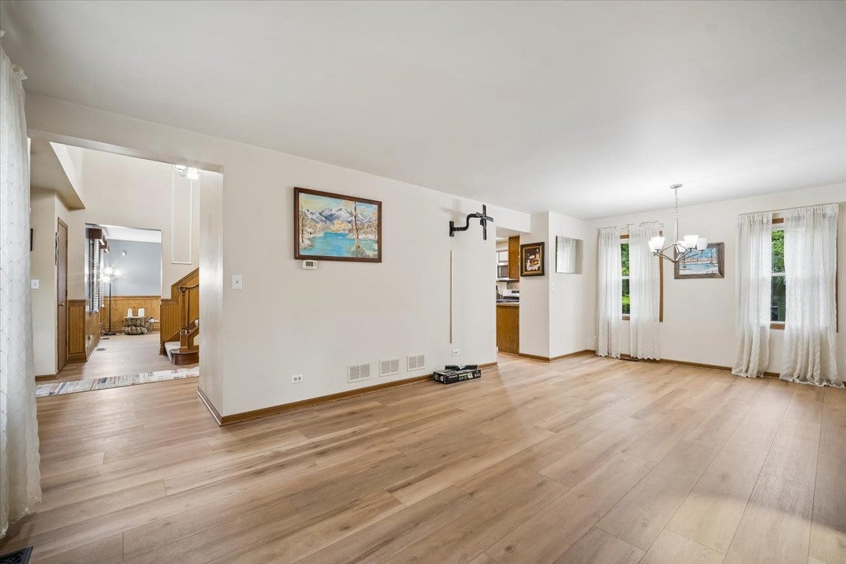 726 Dorchester Drive, Bolingbrook, IL 60440 726 Dorchester Drive, Bolingbrook, IL 60440