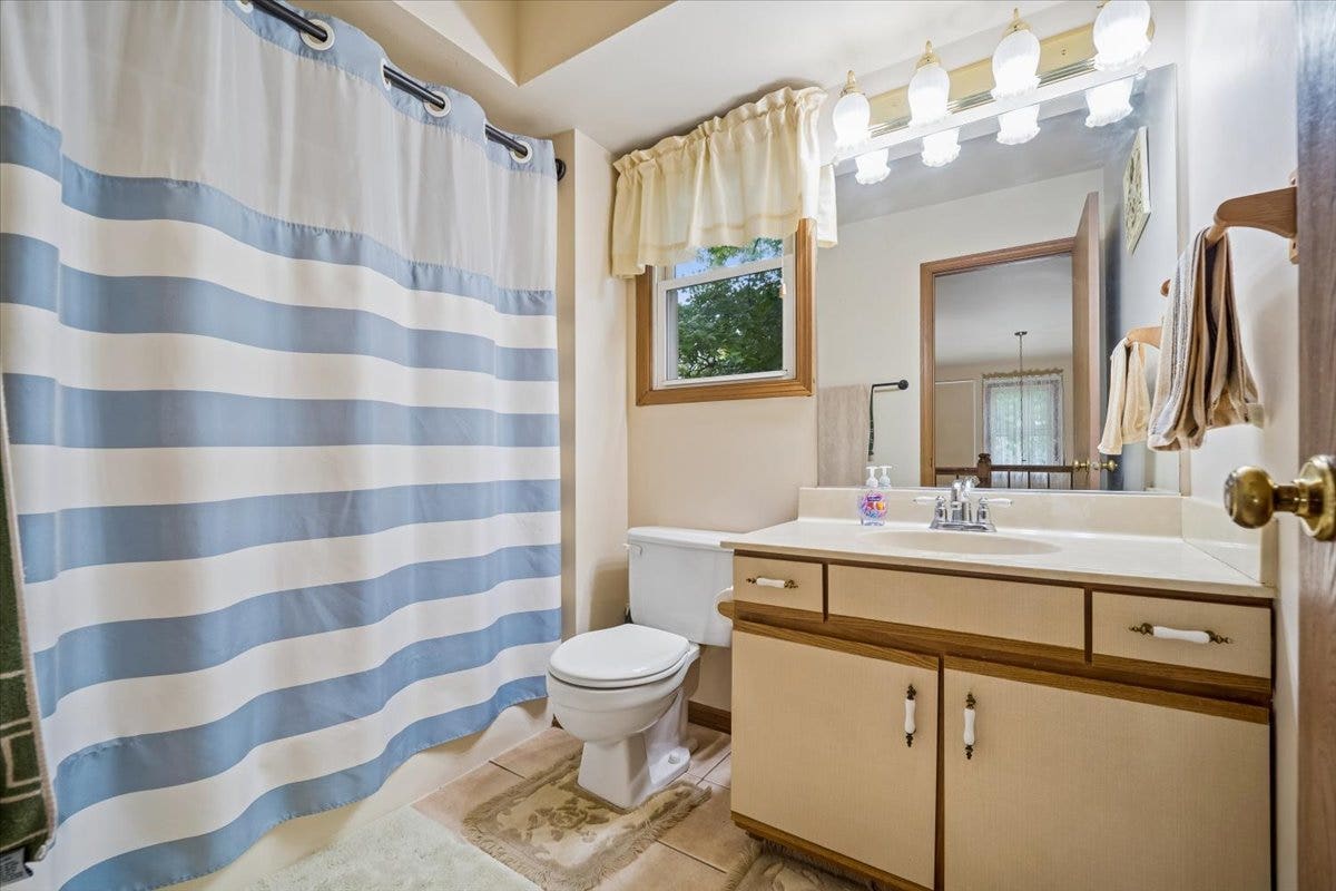726 Dorchester Drive, Bolingbrook, IL 60440 726 Dorchester Drive, Bolingbrook, IL 60440