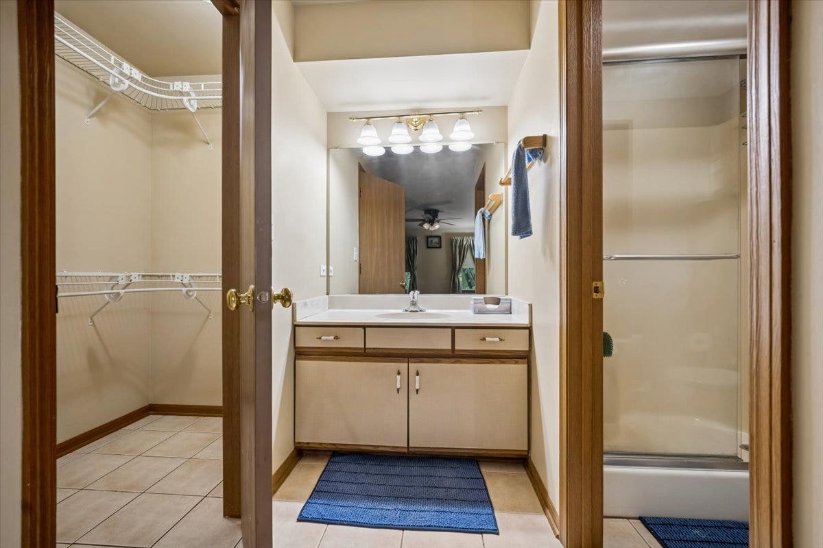 726 Dorchester Drive, Bolingbrook, IL 60440 726 Dorchester Drive, Bolingbrook, IL 60440