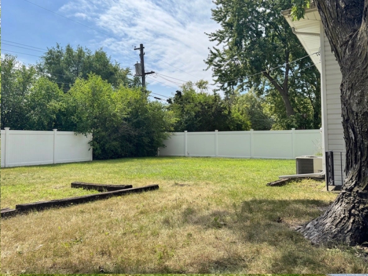 219 E 168th Place E, South Holland, IL 60473 219 E 168th Place E, South Holland, IL 60473