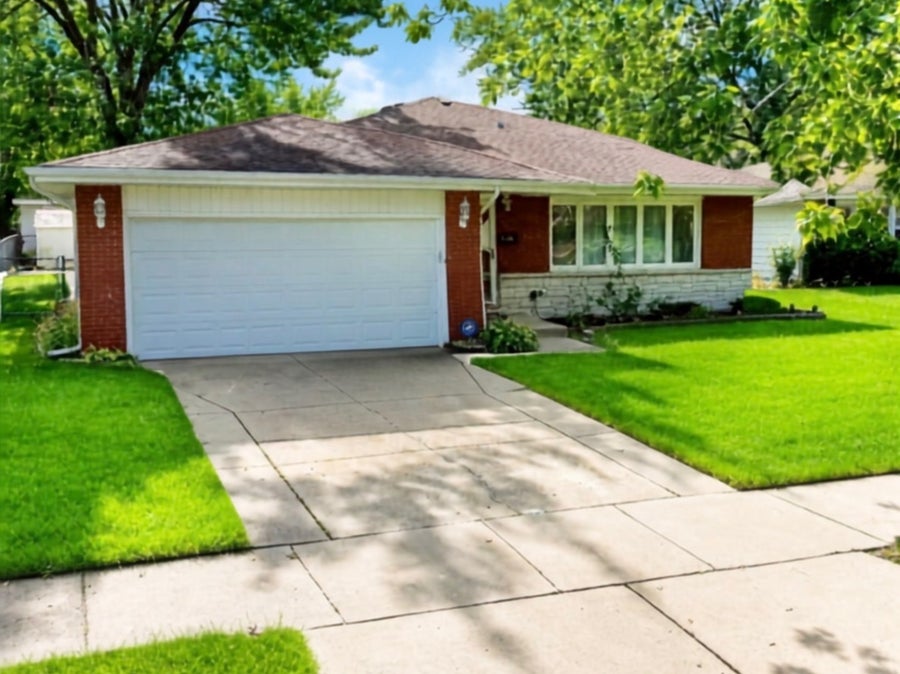 Property photo for 219 E 168th Place E, South Holland, IL