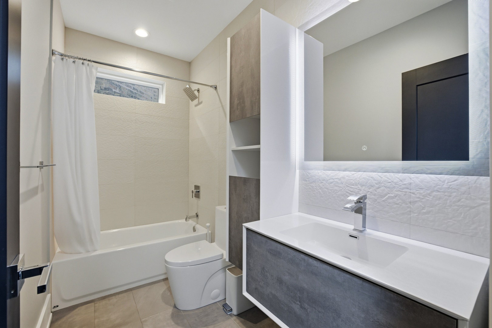 Full bath on 2nd level