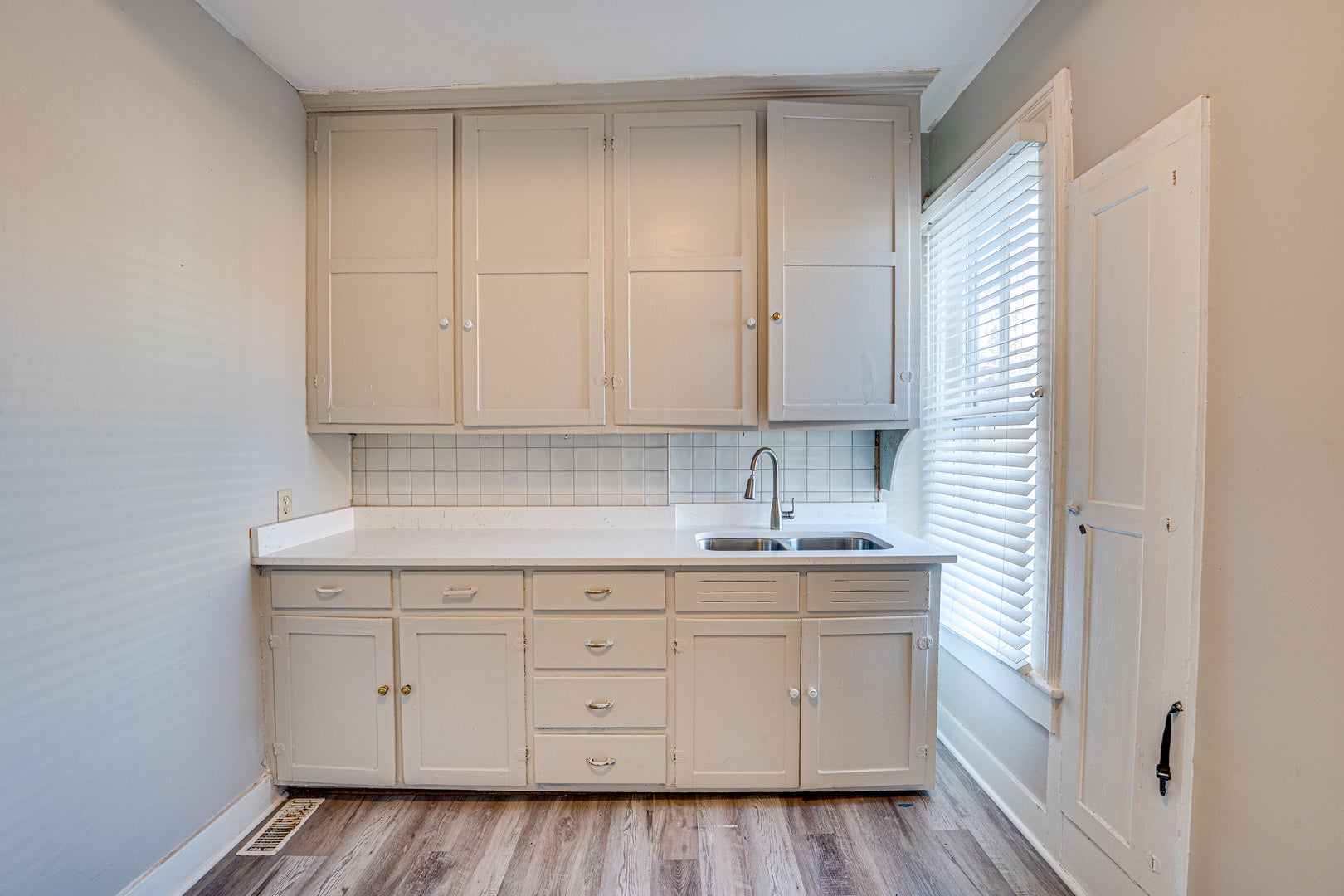 79 S 4th Street, #2, Aurora, IL 60505 79 S 4th Street, #2, Aurora, IL 60505