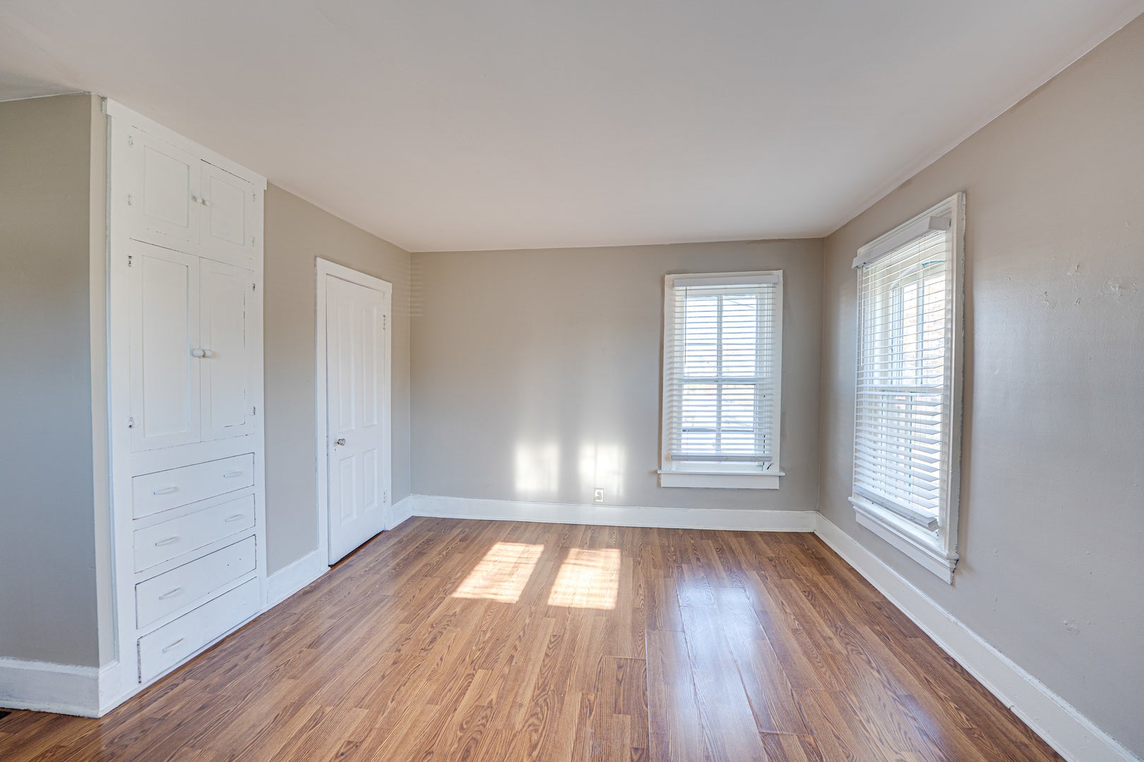 79 S 4th Street, #2, Aurora, IL 60505 79 S 4th Street, #2, Aurora, IL 60505