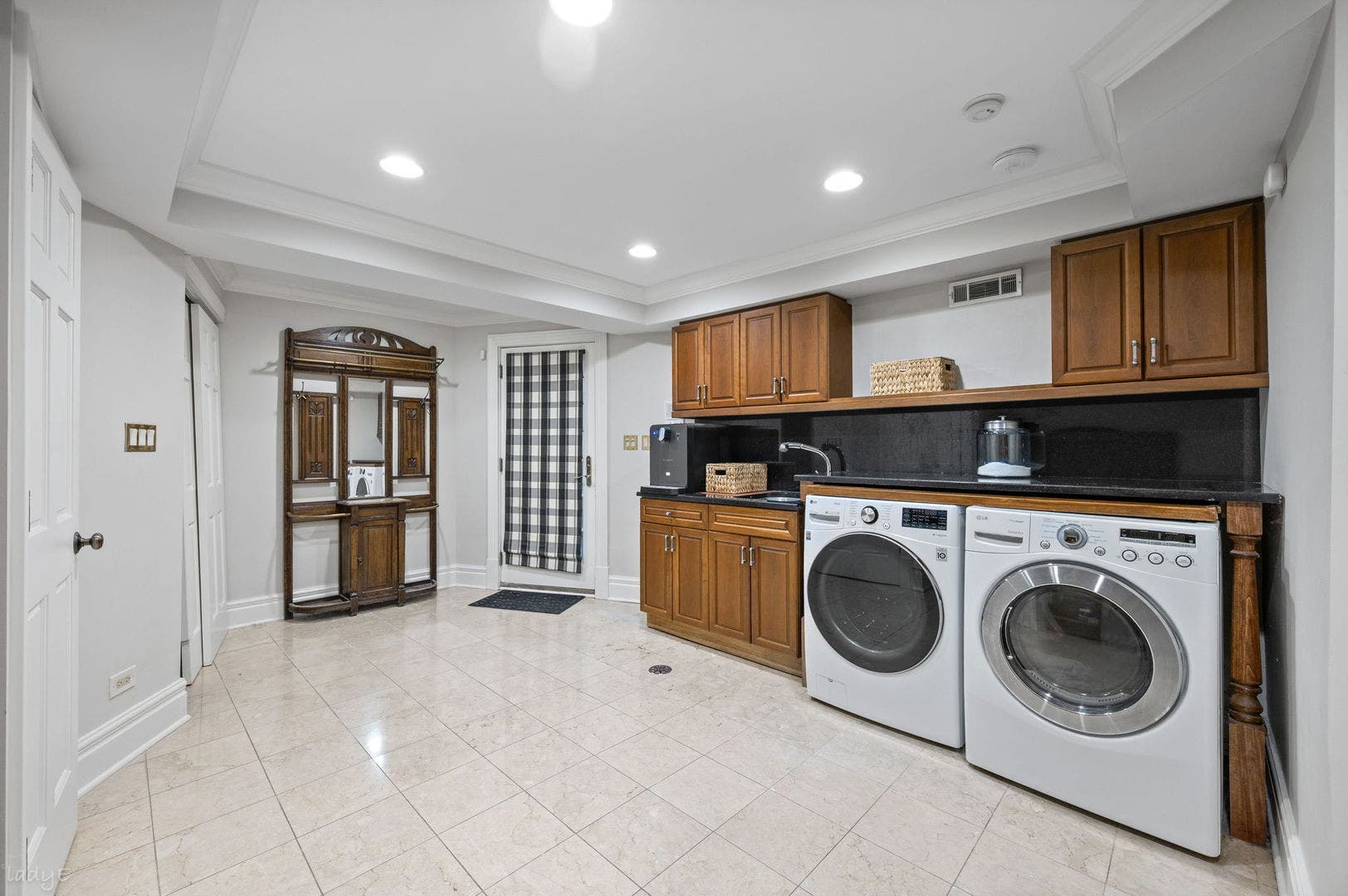 1437 N Dearborn Street, Chicago, IL 60610
