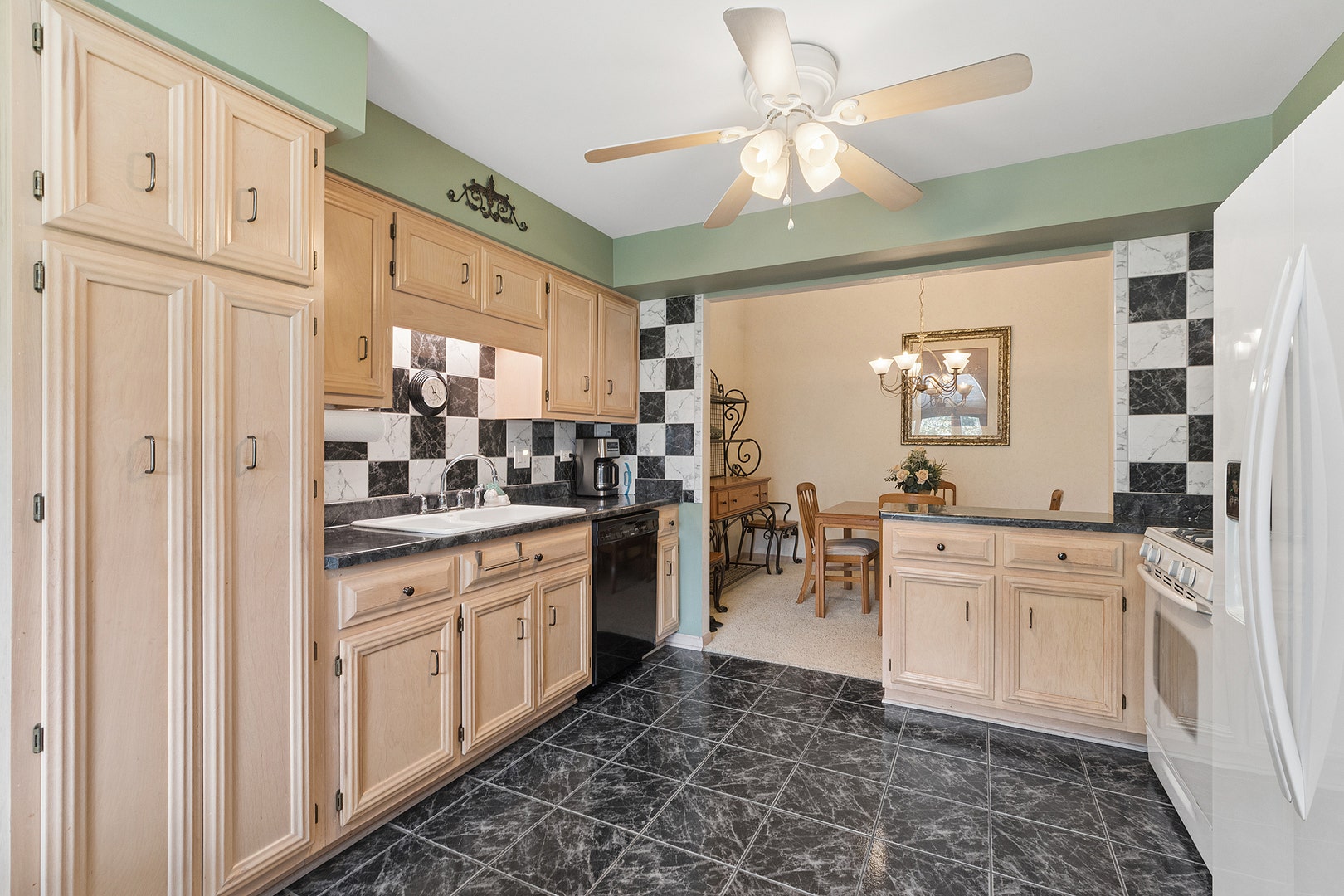18430 Pine Cone Drive, #4, Tinley Park, IL 60477 18430 Pine Cone Drive, #4, Tinley Park, IL 60477