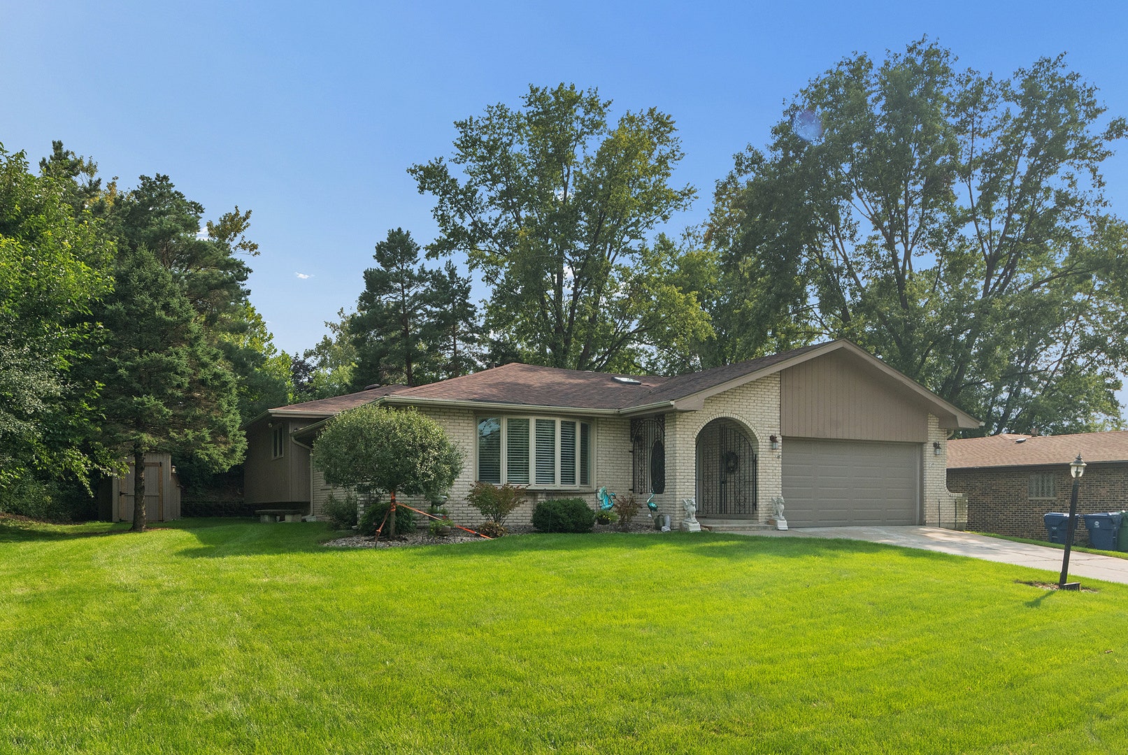 12001 W Lake View Drive, Orland Park, IL 60467 12001 W Lake View Drive, Orland Park, IL 60467