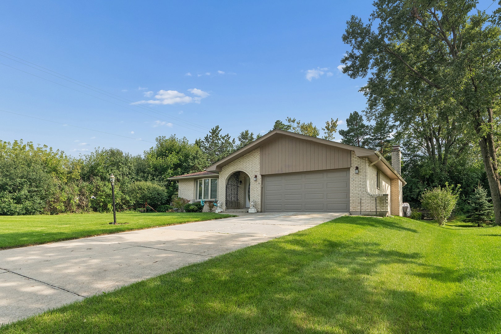 12001 W Lake View Drive, Orland Park, IL 60467 12001 W Lake View Drive, Orland Park, IL 60467