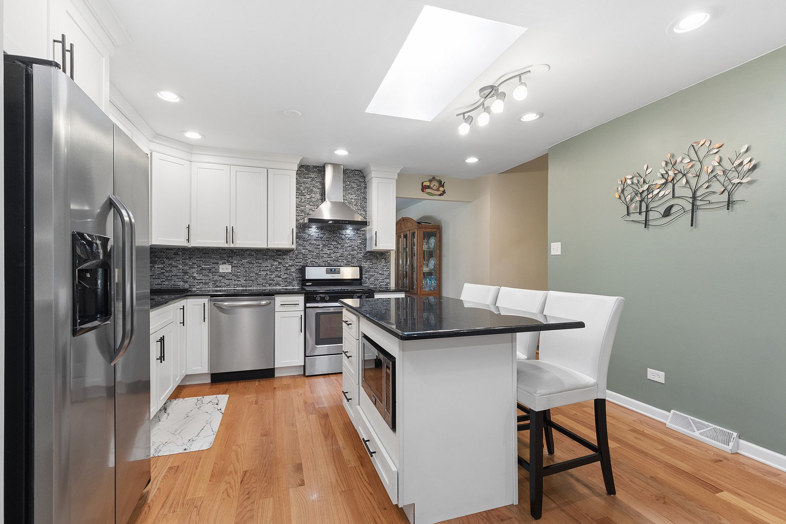 12001 W Lake View Drive, Orland Park, IL 60467 12001 W Lake View Drive, Orland Park, IL 60467