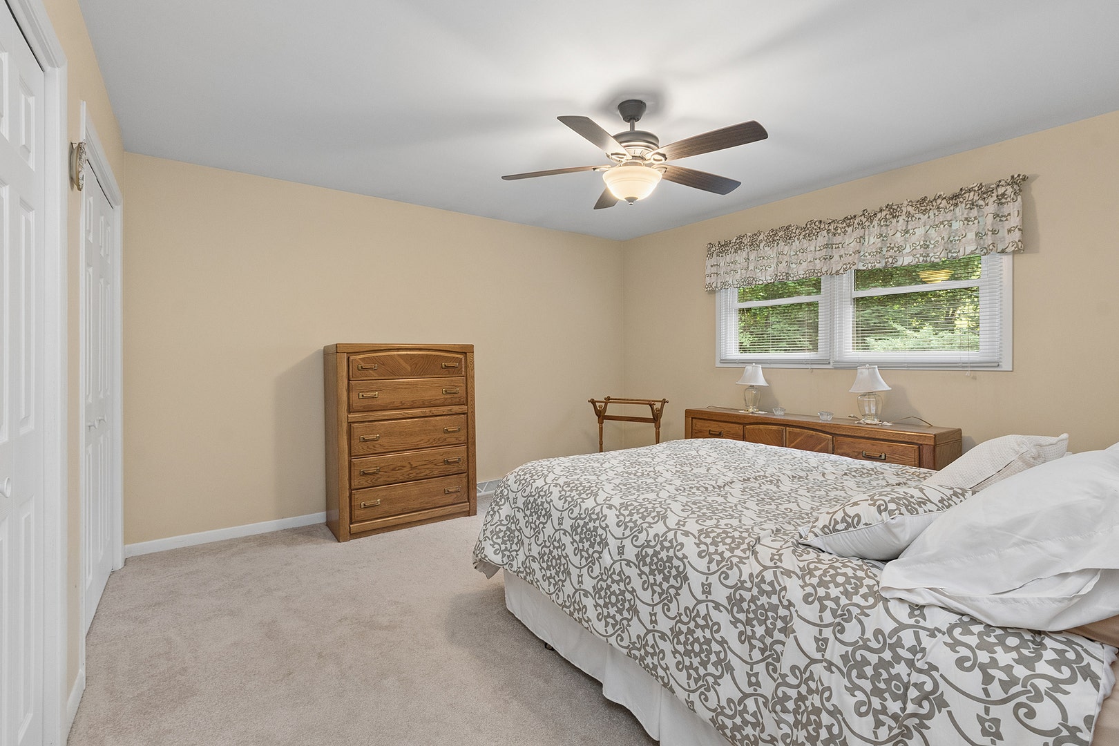 12001 W Lake View Drive, Orland Park, IL 60467 12001 W Lake View Drive, Orland Park, IL 60467