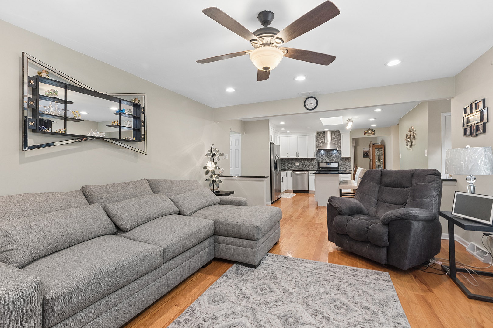 12001 W Lake View Drive, Orland Park, IL 60467 12001 W Lake View Drive, Orland Park, IL 60467