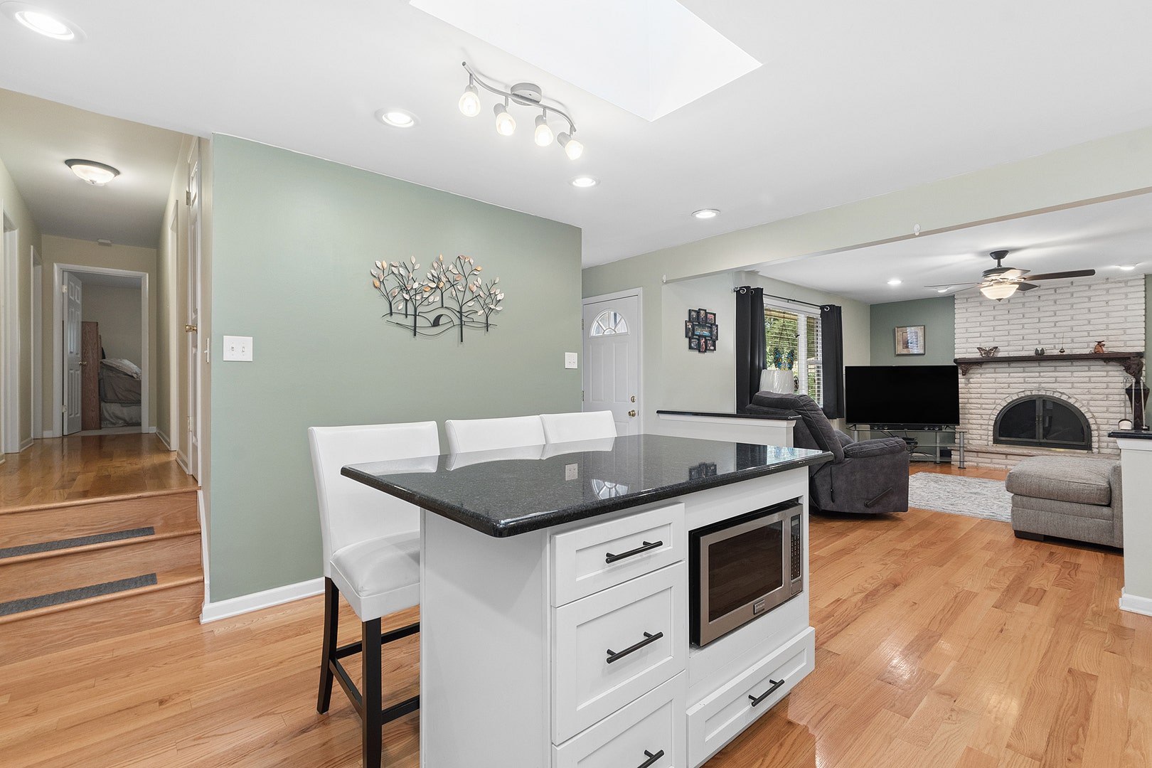 12001 W Lake View Drive, Orland Park, IL 60467 12001 W Lake View Drive, Orland Park, IL 60467