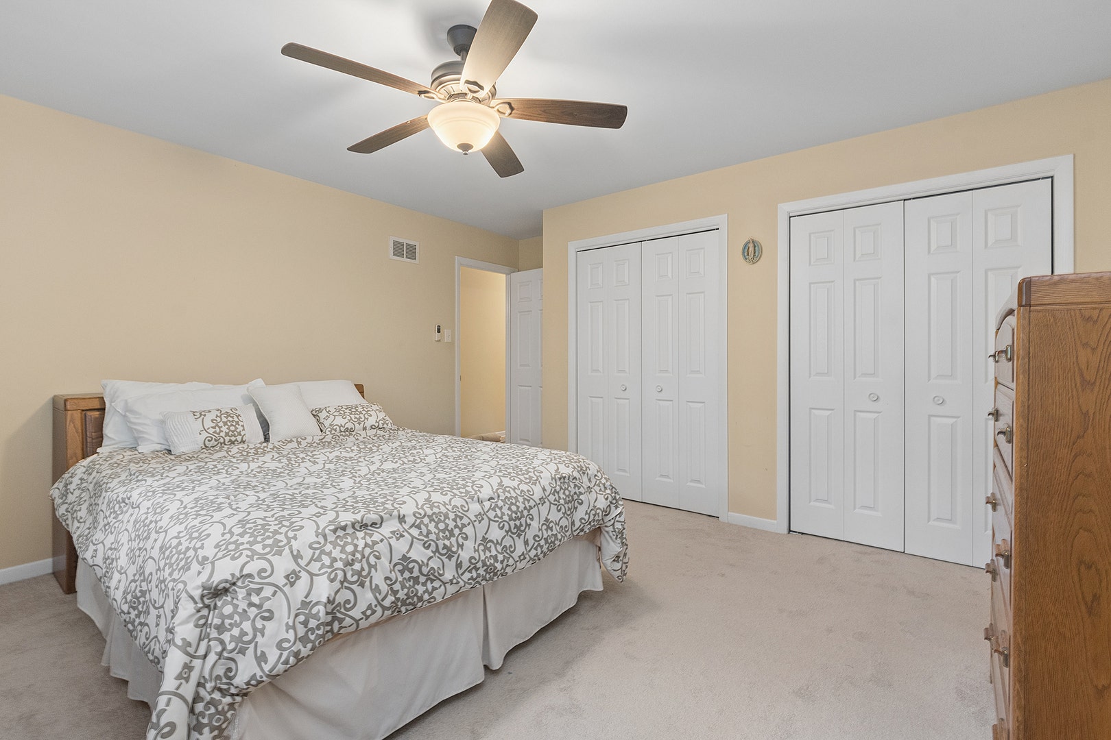 12001 W Lake View Drive, Orland Park, IL 60467 12001 W Lake View Drive, Orland Park, IL 60467