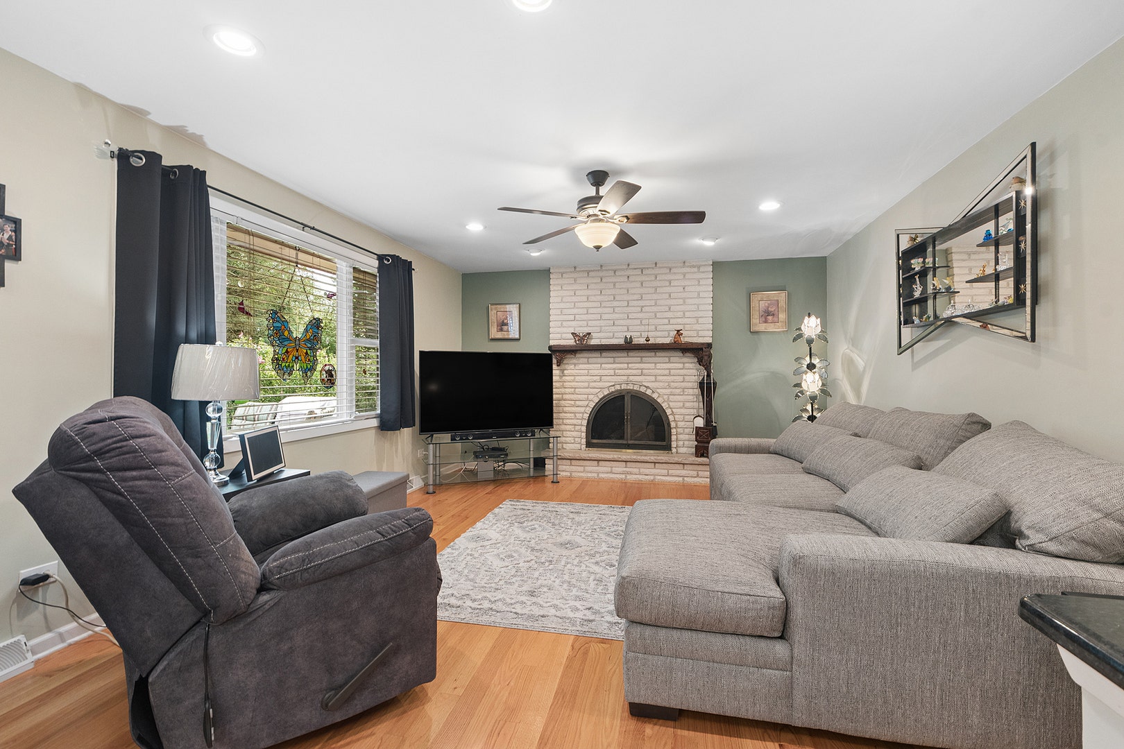 12001 W Lake View Drive, Orland Park, IL 60467 12001 W Lake View Drive, Orland Park, IL 60467