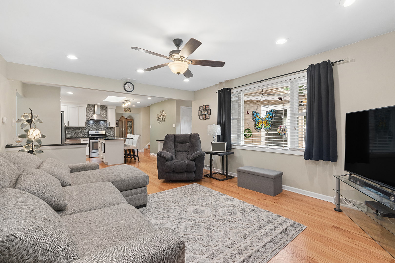 12001 W Lake View Drive, Orland Park, IL 60467 12001 W Lake View Drive, Orland Park, IL 60467