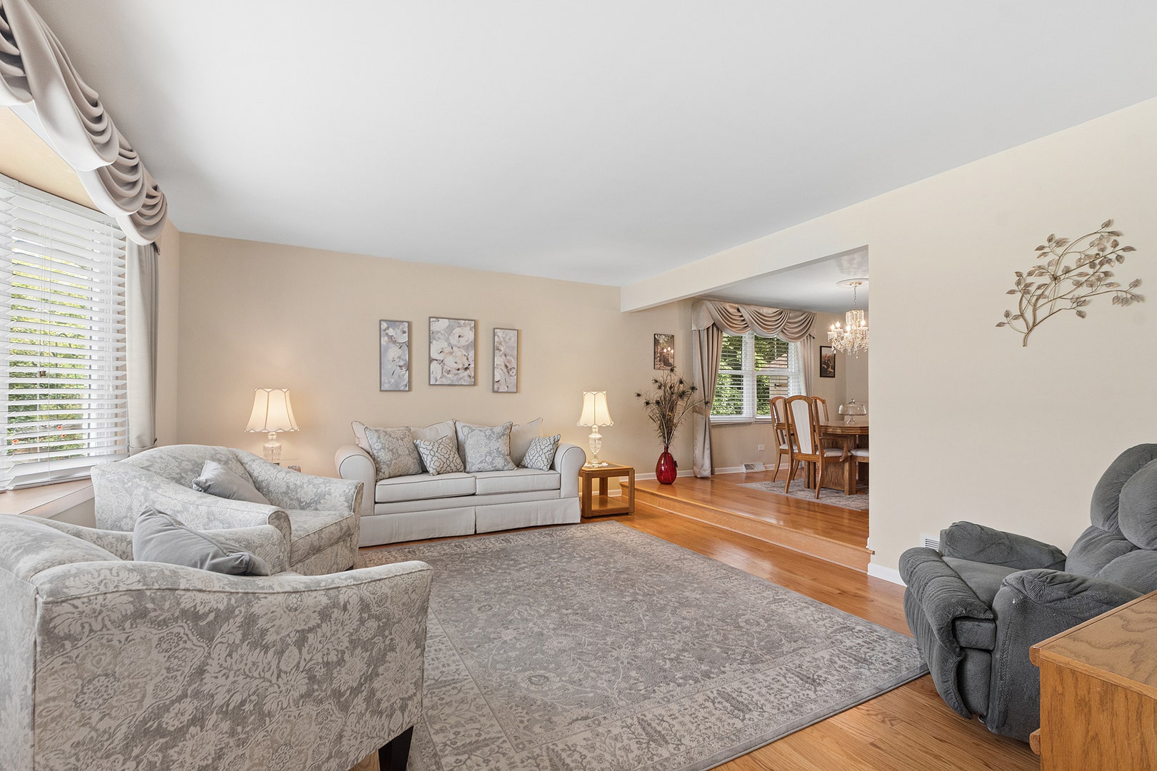 12001 W Lake View Drive, Orland Park, IL 60467 12001 W Lake View Drive, Orland Park, IL 60467