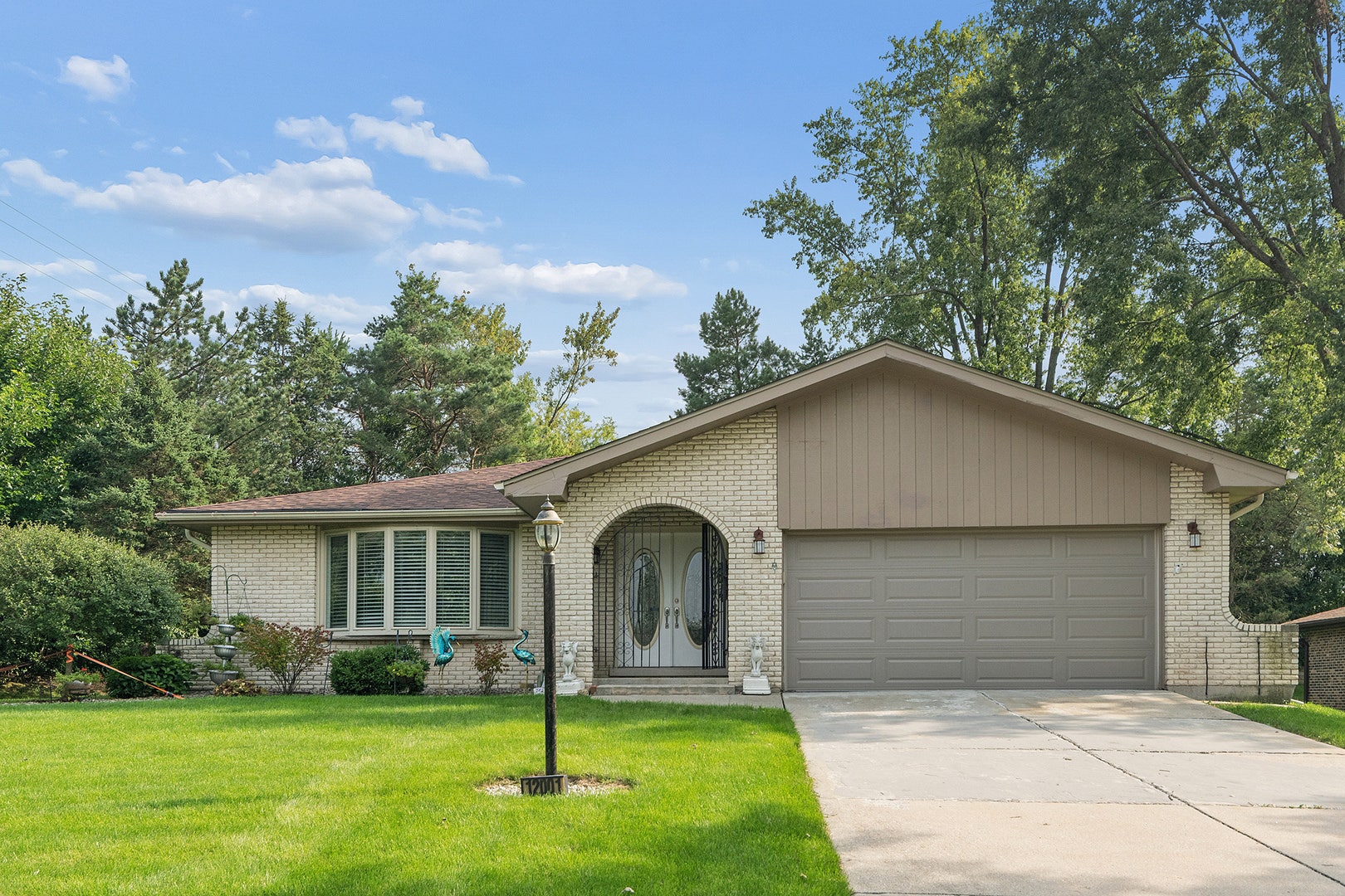 12001 W Lake View Drive, Orland Park, IL 60467 12001 W Lake View Drive, Orland Park, IL 60467