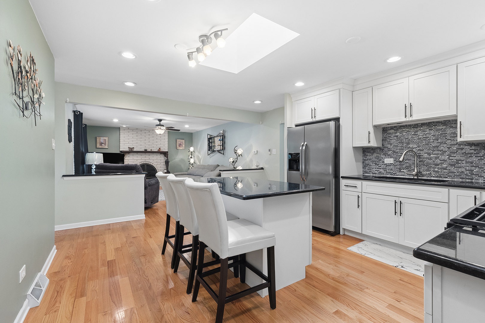 12001 W Lake View Drive, Orland Park, IL 60467 12001 W Lake View Drive, Orland Park, IL 60467