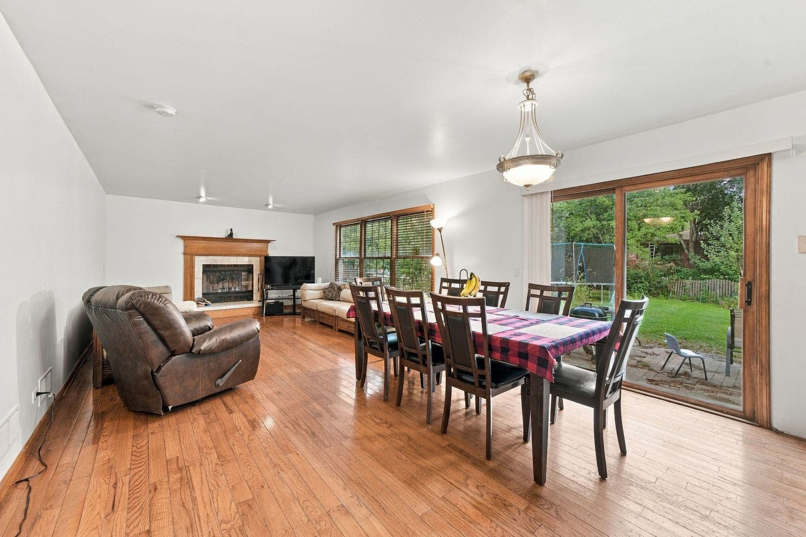 260 Tecumseh Drive, Bolingbrook, IL 60490 260 Tecumseh Drive, Bolingbrook, IL 60490