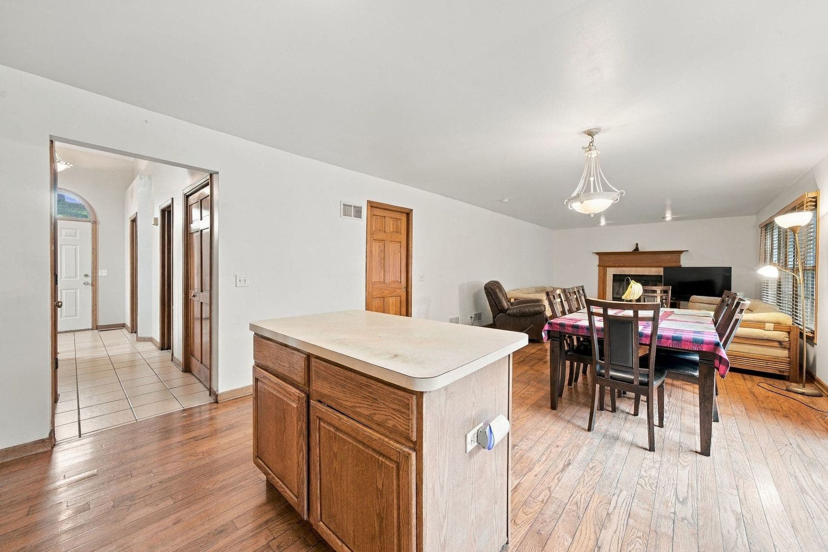 260 Tecumseh Drive, Bolingbrook, IL 60490 260 Tecumseh Drive, Bolingbrook, IL 60490