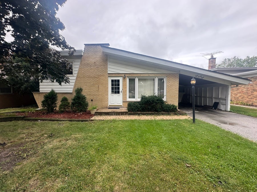 Property photo for 828 WARNER Avenue, Lemont, IL