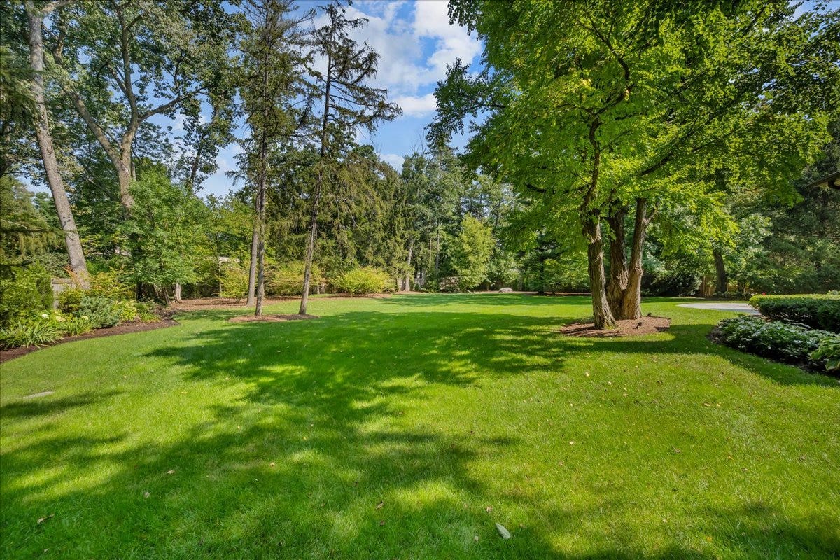 586 Spruce Avenue, Lake Forest, IL 60045 586 Spruce Avenue, Lake Forest, IL 60045