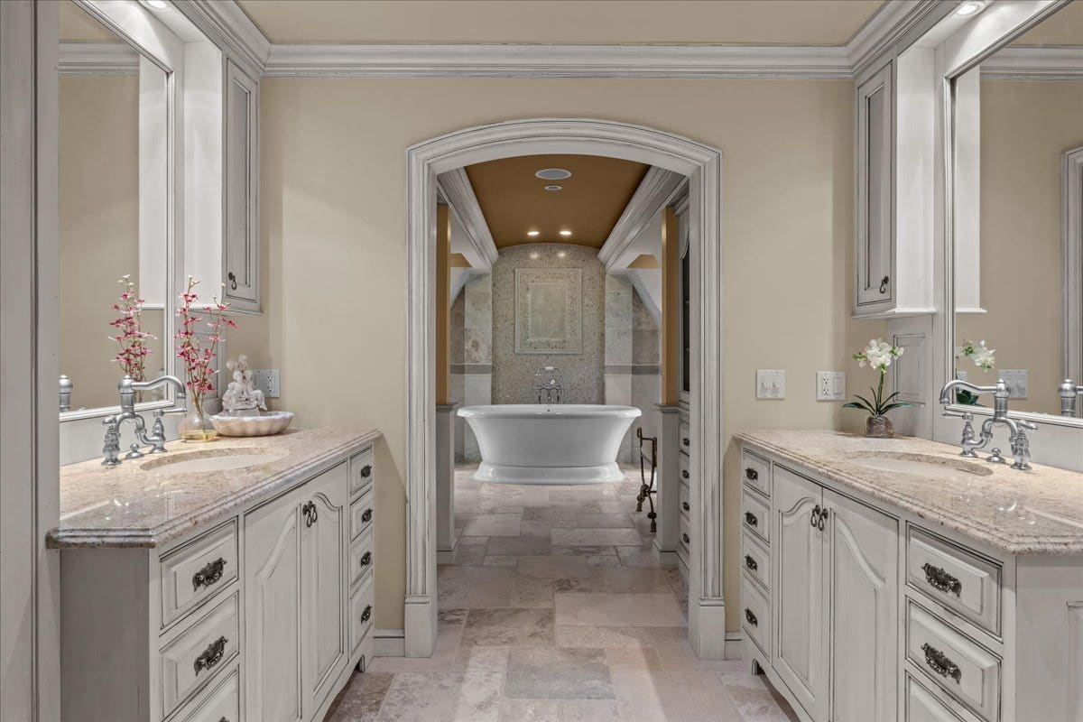 586 Spruce Avenue, Lake Forest, IL 60045 Primary Bathroom