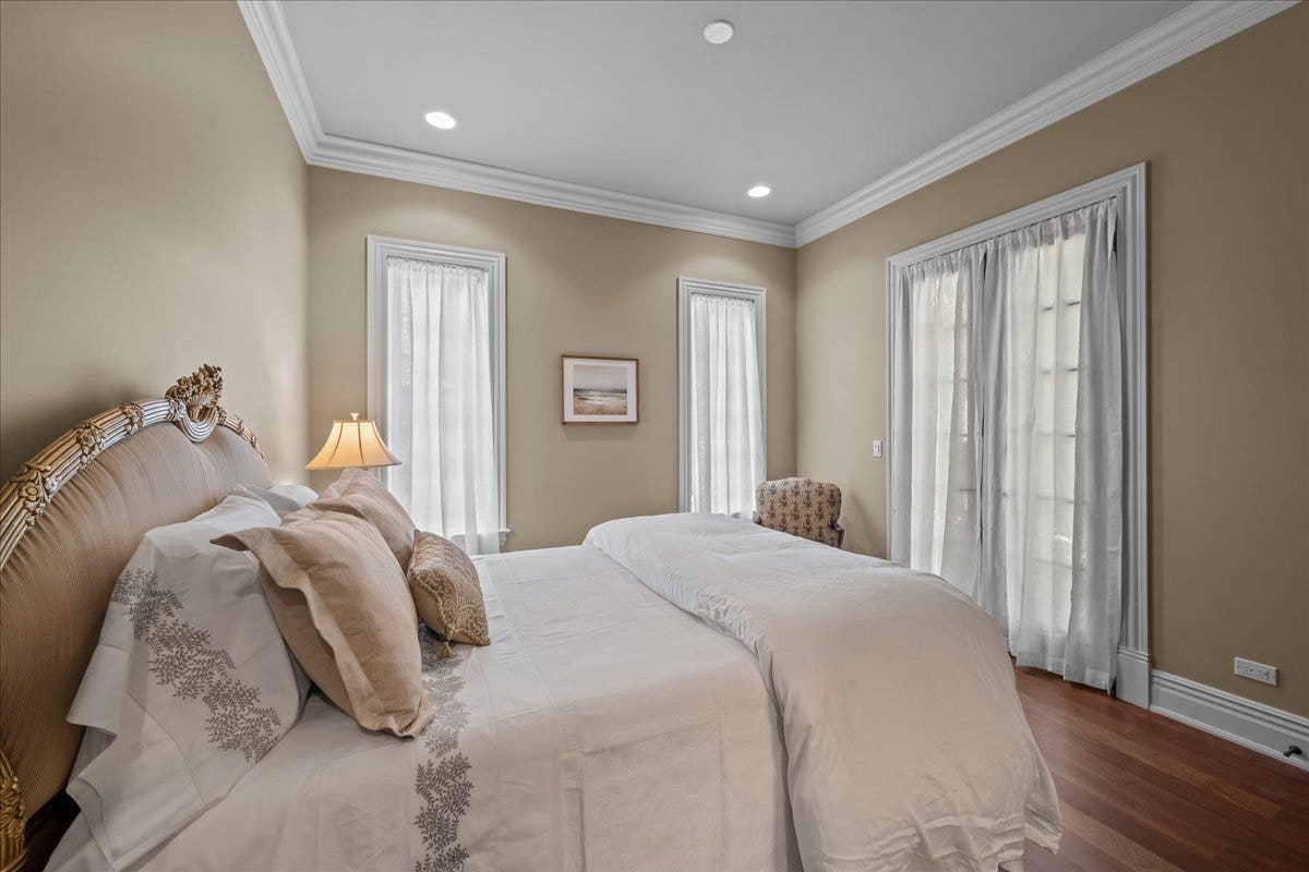 586 Spruce Avenue, Lake Forest, IL 60045 586 Spruce Avenue, Lake Forest, IL 60045