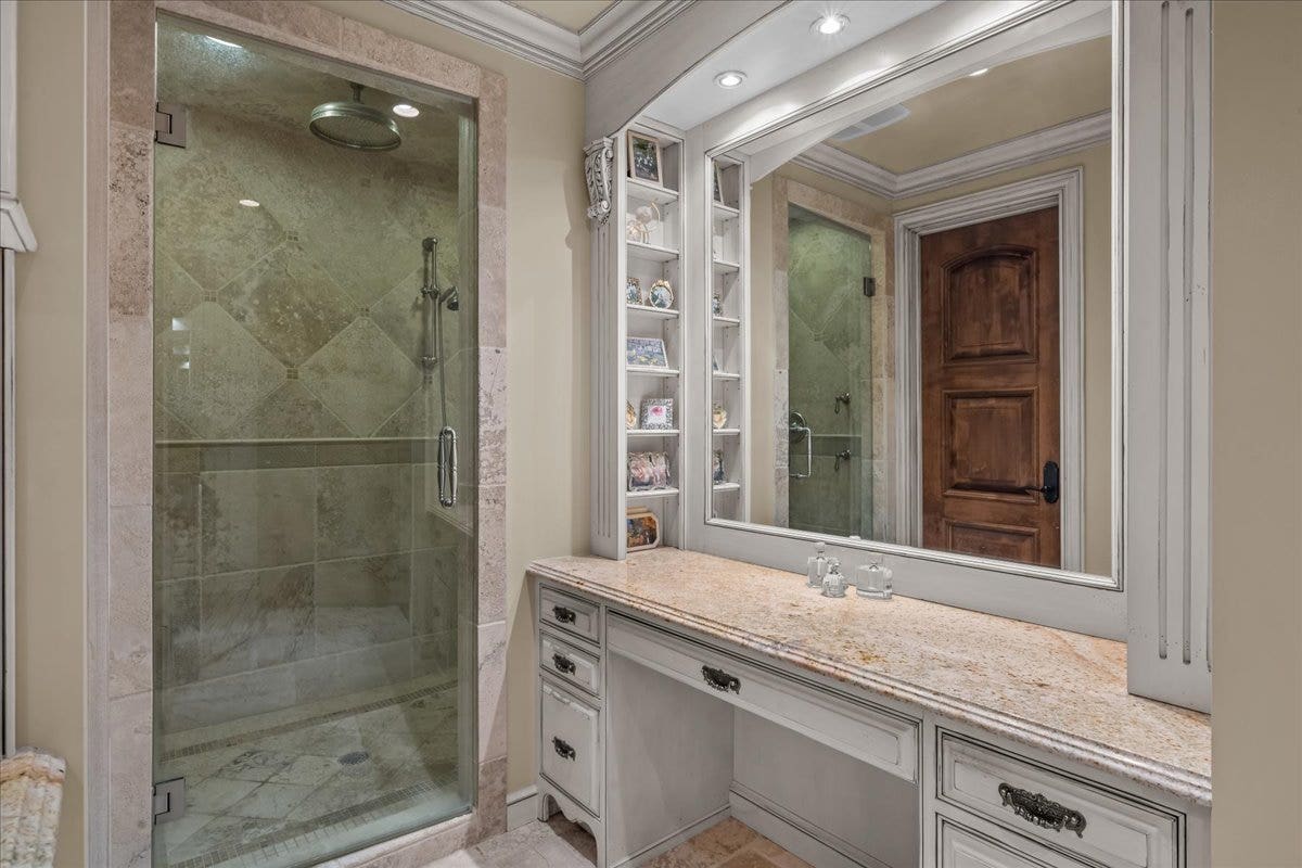 586 Spruce Avenue, Lake Forest, IL 60045 Primary Bathroom