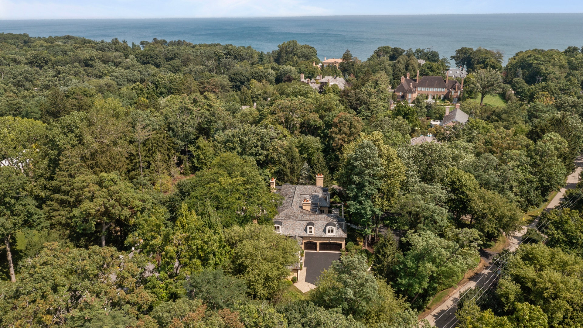586 Spruce Avenue, Lake Forest, IL 60045 586 Spruce Avenue, Lake Forest, IL 60045