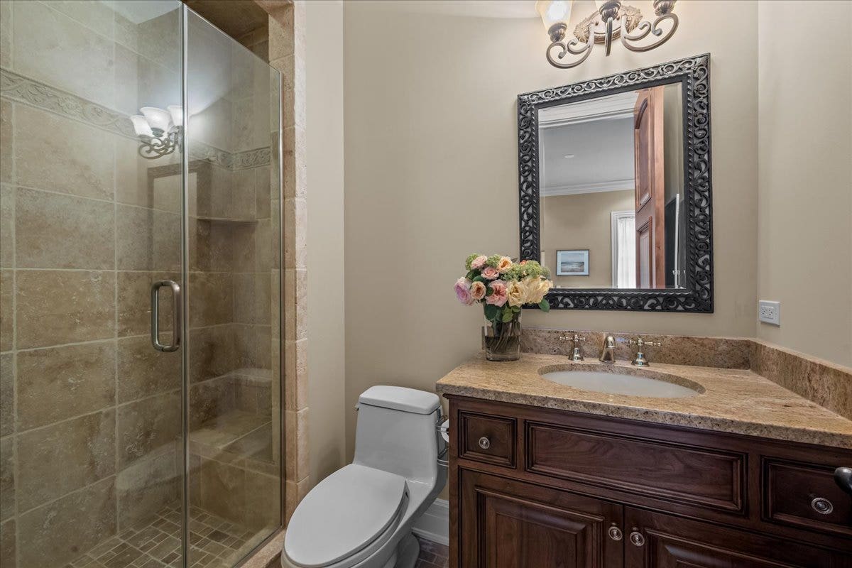 586 Spruce Avenue, Lake Forest, IL 60045 Basement Bathroom