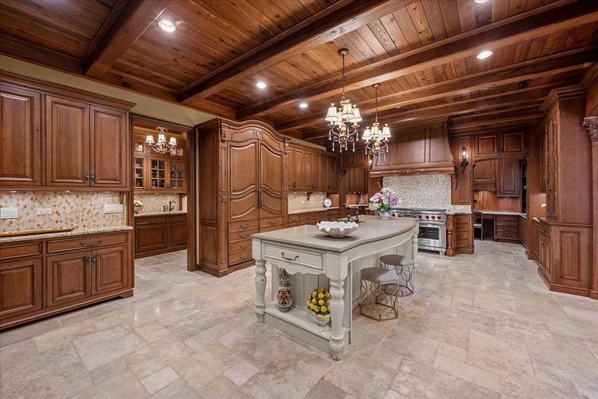 586 Spruce Avenue, Lake Forest, IL 60045 586 Spruce Avenue, Lake Forest, IL 60045