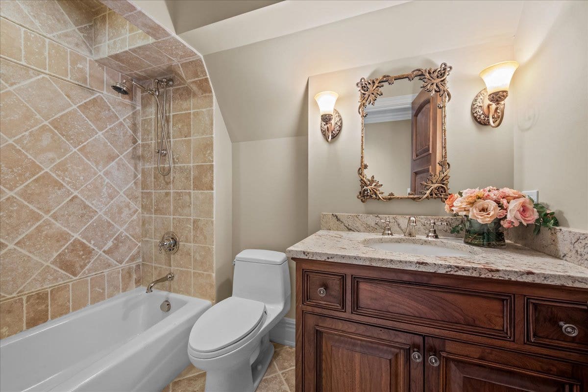 586 Spruce Avenue, Lake Forest, IL 60045 586 Spruce Avenue, Lake Forest, IL 60045