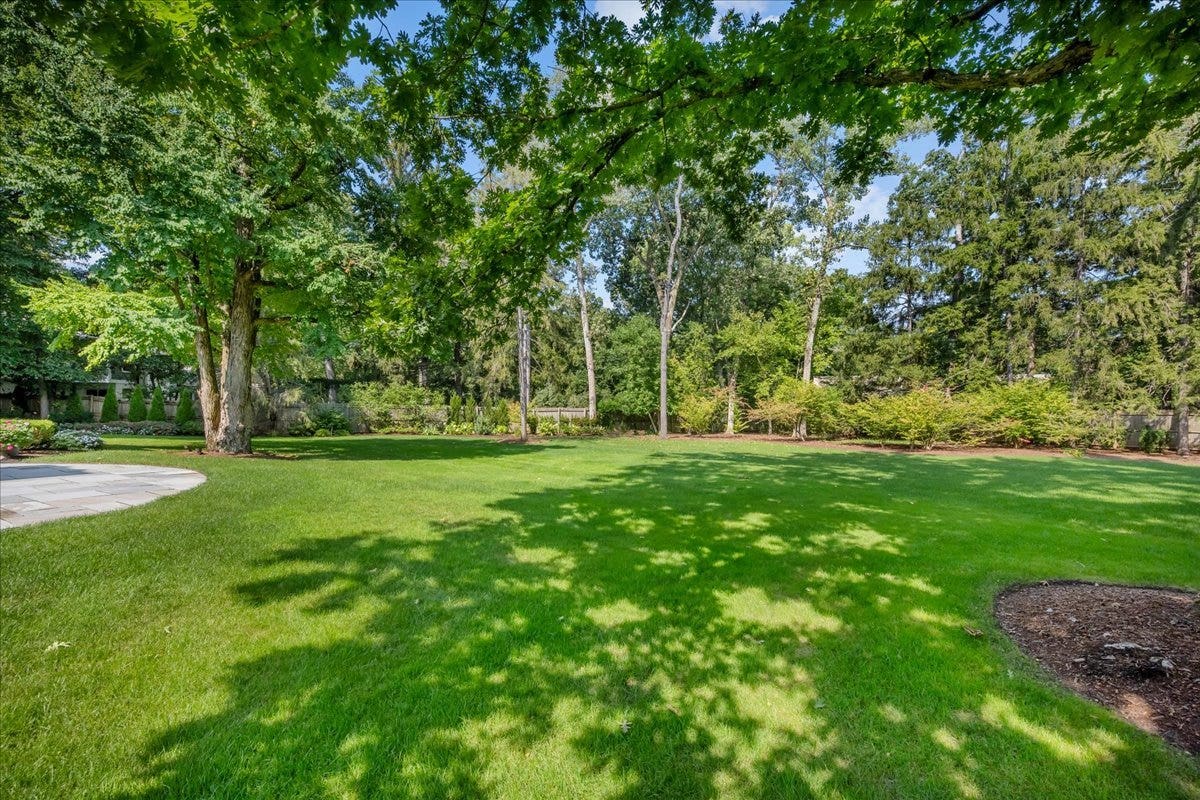 586 Spruce Avenue, Lake Forest, IL 60045 586 Spruce Avenue, Lake Forest, IL 60045